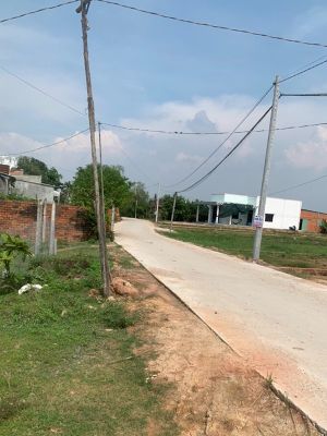 2. Bán đất mặt tiền đường bê tông 5m, ngang 10 x 40