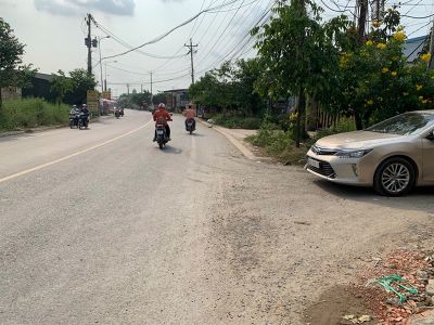 4. Bán đất mặt tiền đường đá xanh 8m, gần đường nhựa tỉnh 825 ( 30m )